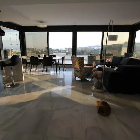 Penthouse La Luna - *