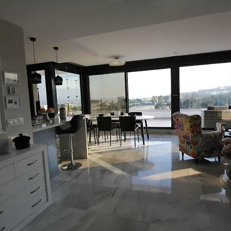 Penthouse La Luna - *