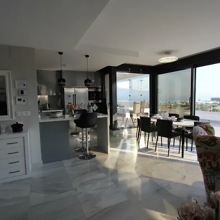 Penthouse La Luna - *